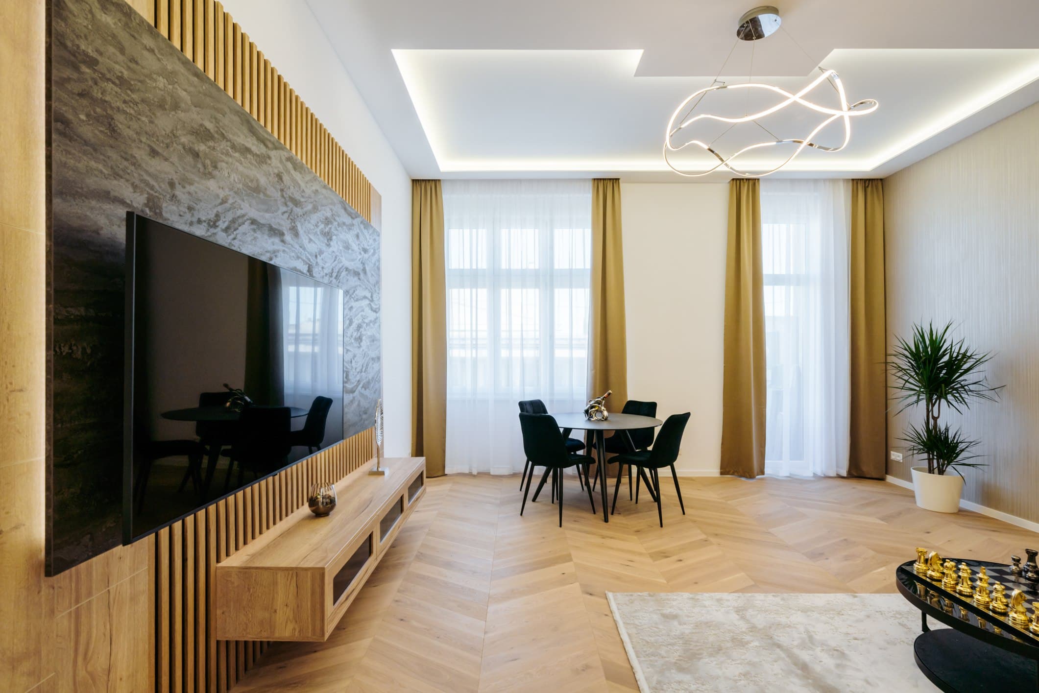 6th District – Renovated 1-Bedroom Gallery Flat
