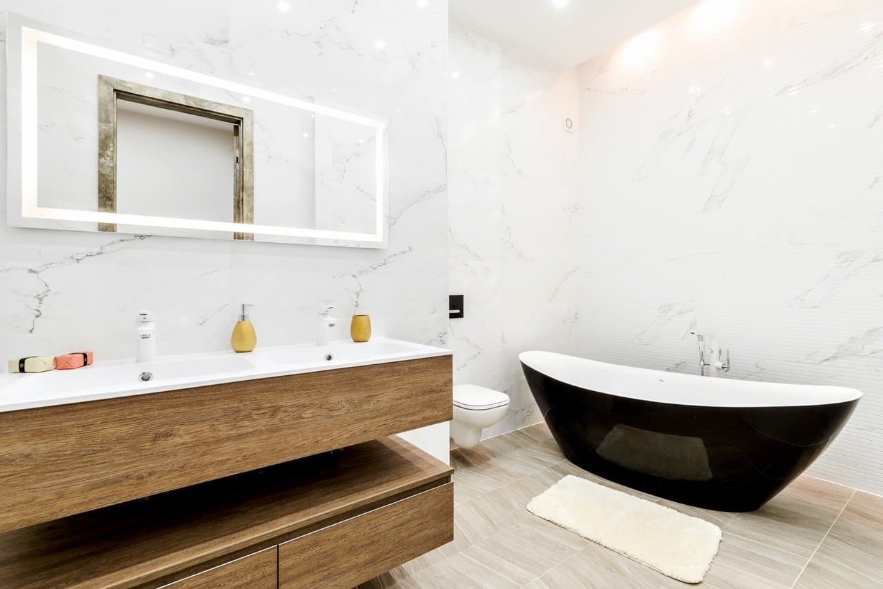 Bathroom with Porcelanosa tiles