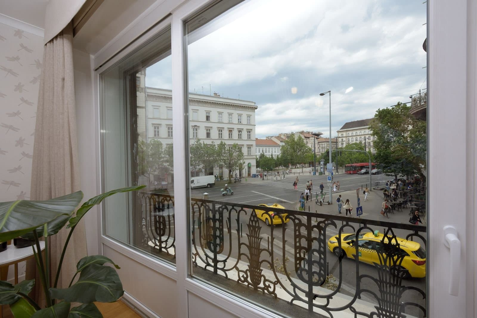 Street view — Apartment for Rent in Budapest – 5th District