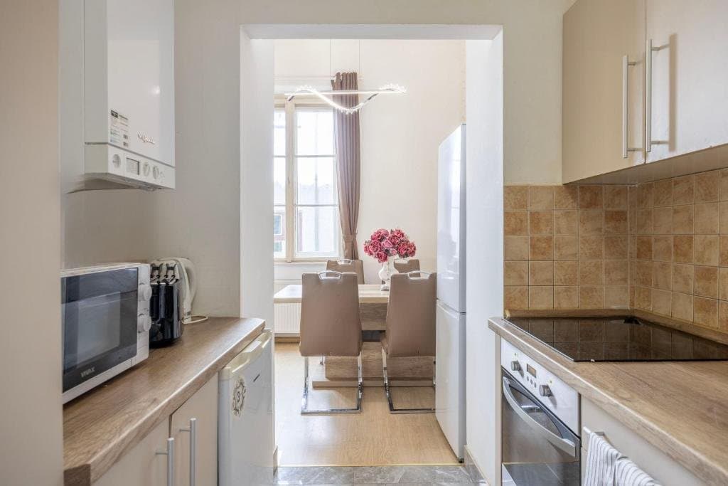 Street view — Apartment for Rent in Budapest – 6th District