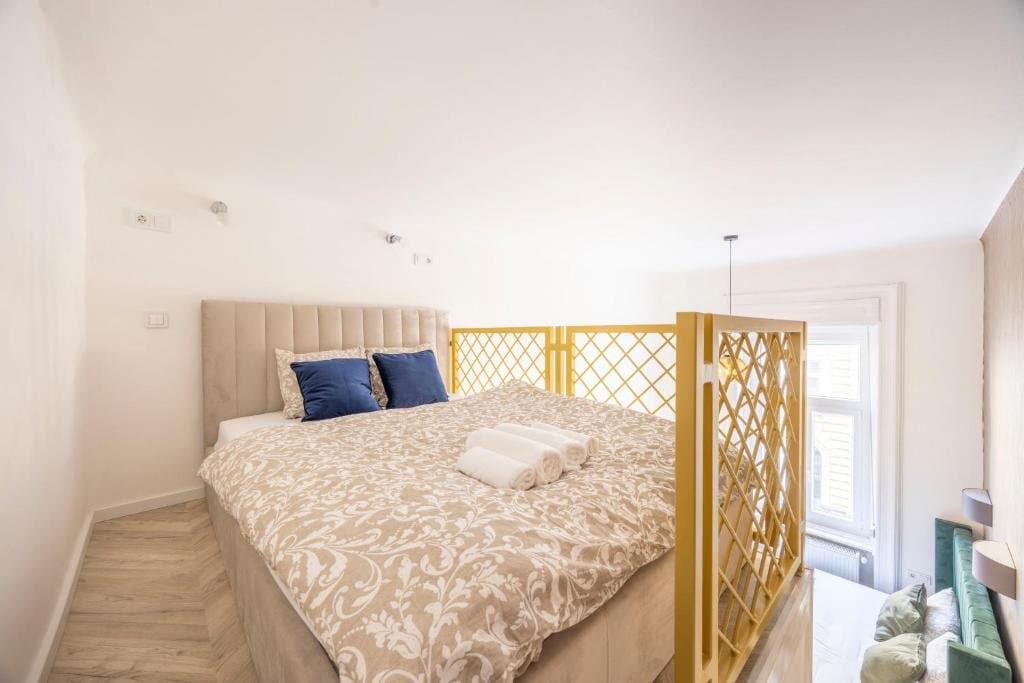 Balcony or window view — Apartment for Rent in Budapest – 6th District