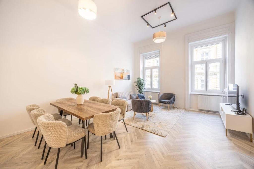 Dining area — Apartment for Rent in Budapest – 6th District