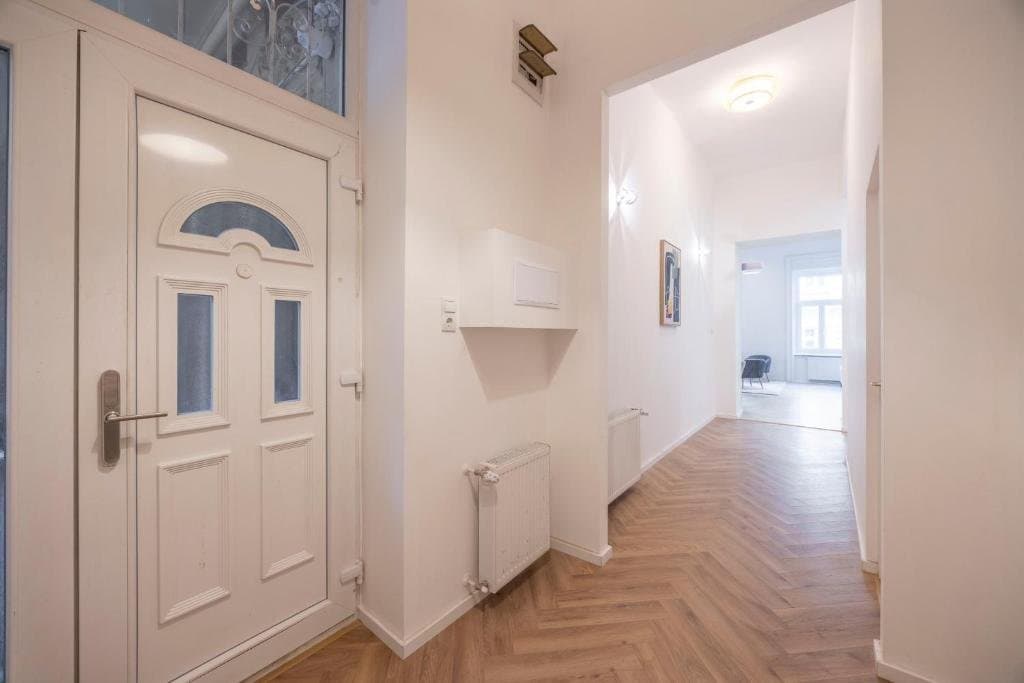Hallway — Apartment for Rent in Budapest – 6th District