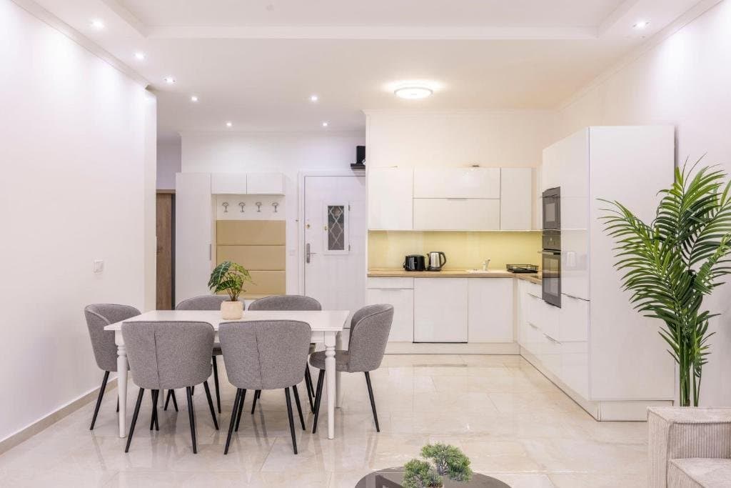 Bathroom — Apartment for Rent in Budapest – 6th District