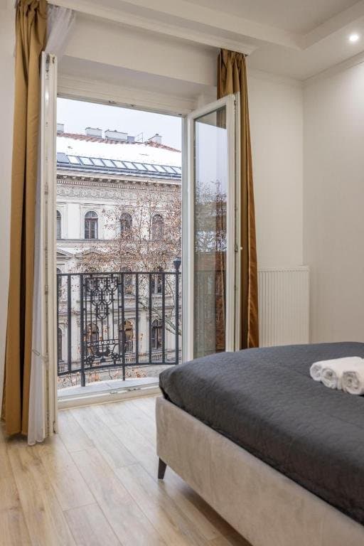 Dining area — Apartment for Rent in Budapest – 6th District