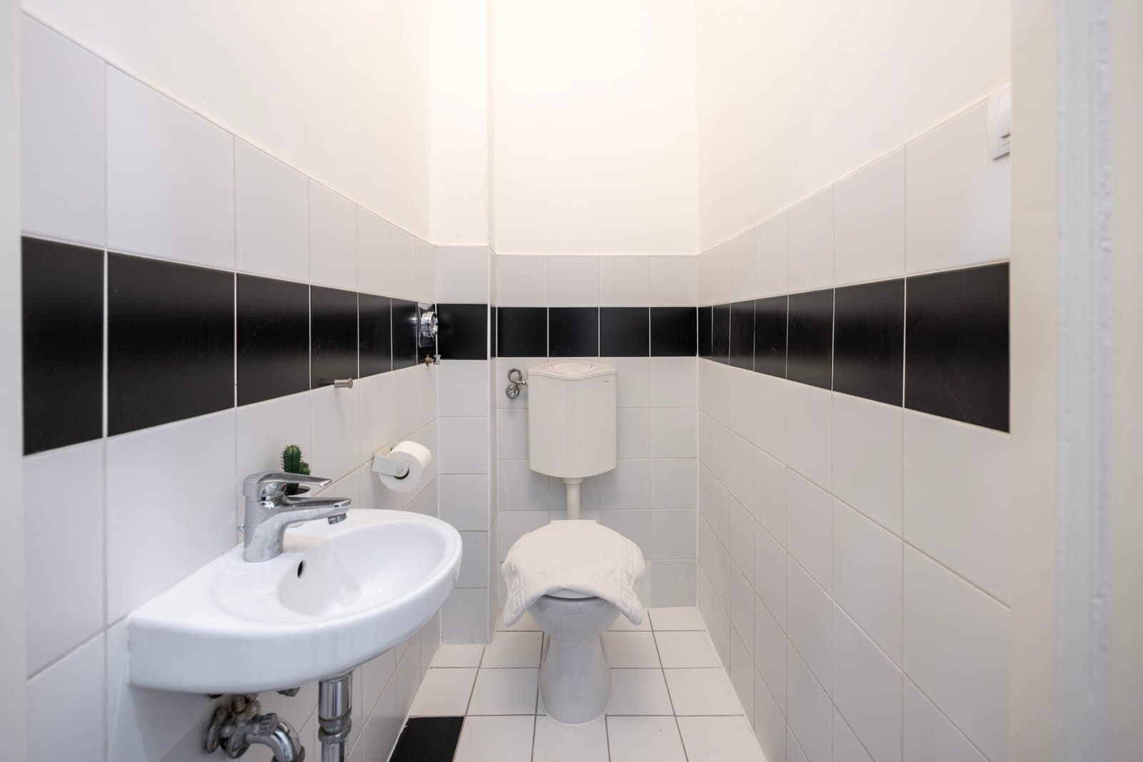 Hallway — Apartment for Rent in Budapest – 6th District