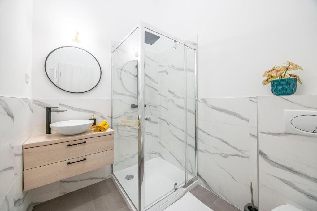 Bathroom — Apartment for Rent in Budapest – 6th District
