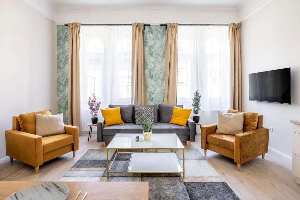Building exterior — Apartment for Rent in Budapest – 6th District