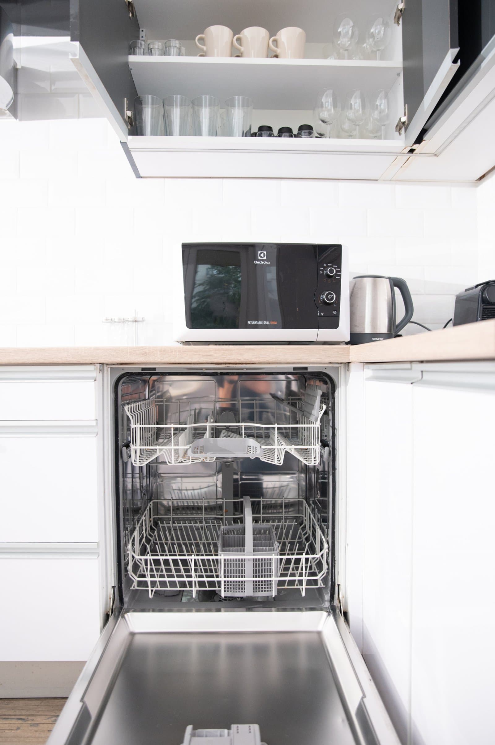 Street view — Apartment for Rent in Budapest – 6th District
