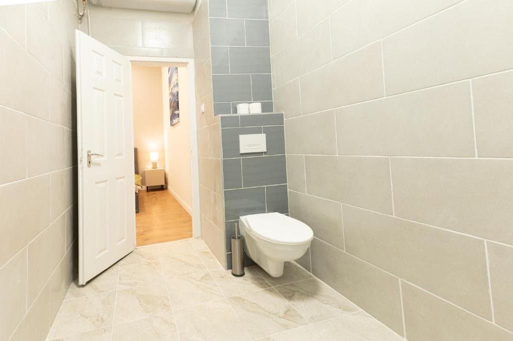 Bathroom — Apartment for Rent in Budapest – 6th District