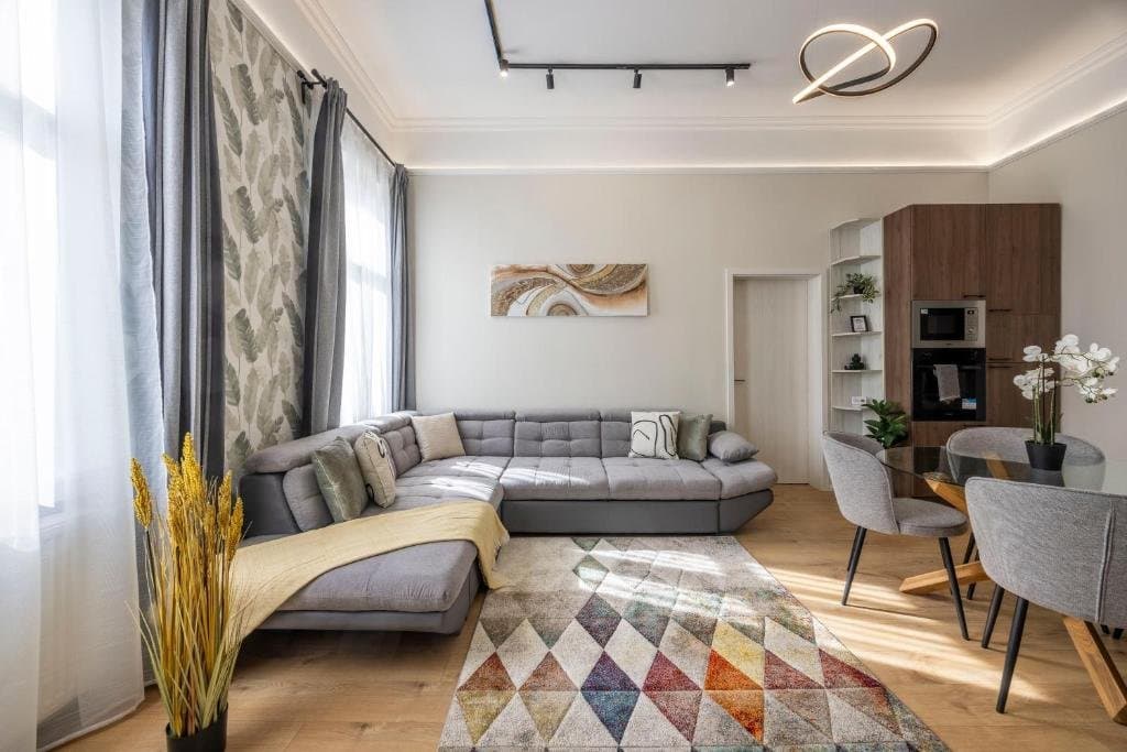 Street view — Apartment for Rent in Budapest – 6th District