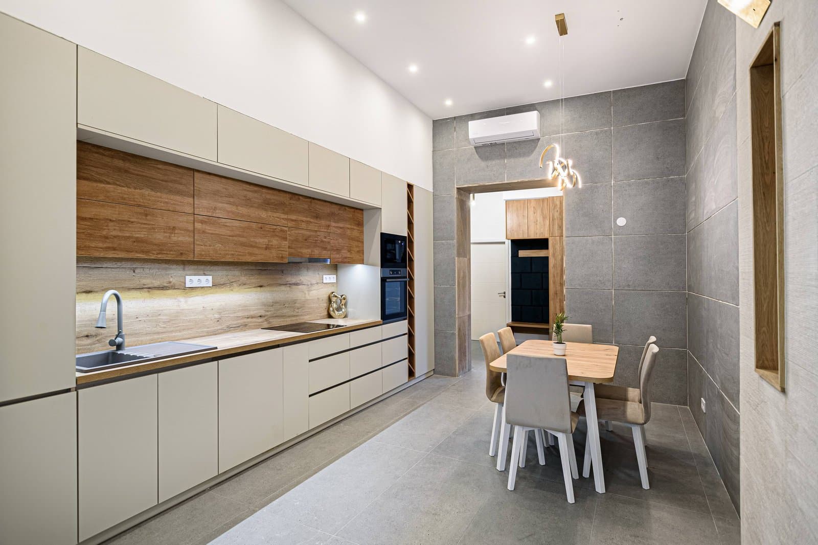 Dining area — Apartment for Rent in Budapest – 6th District