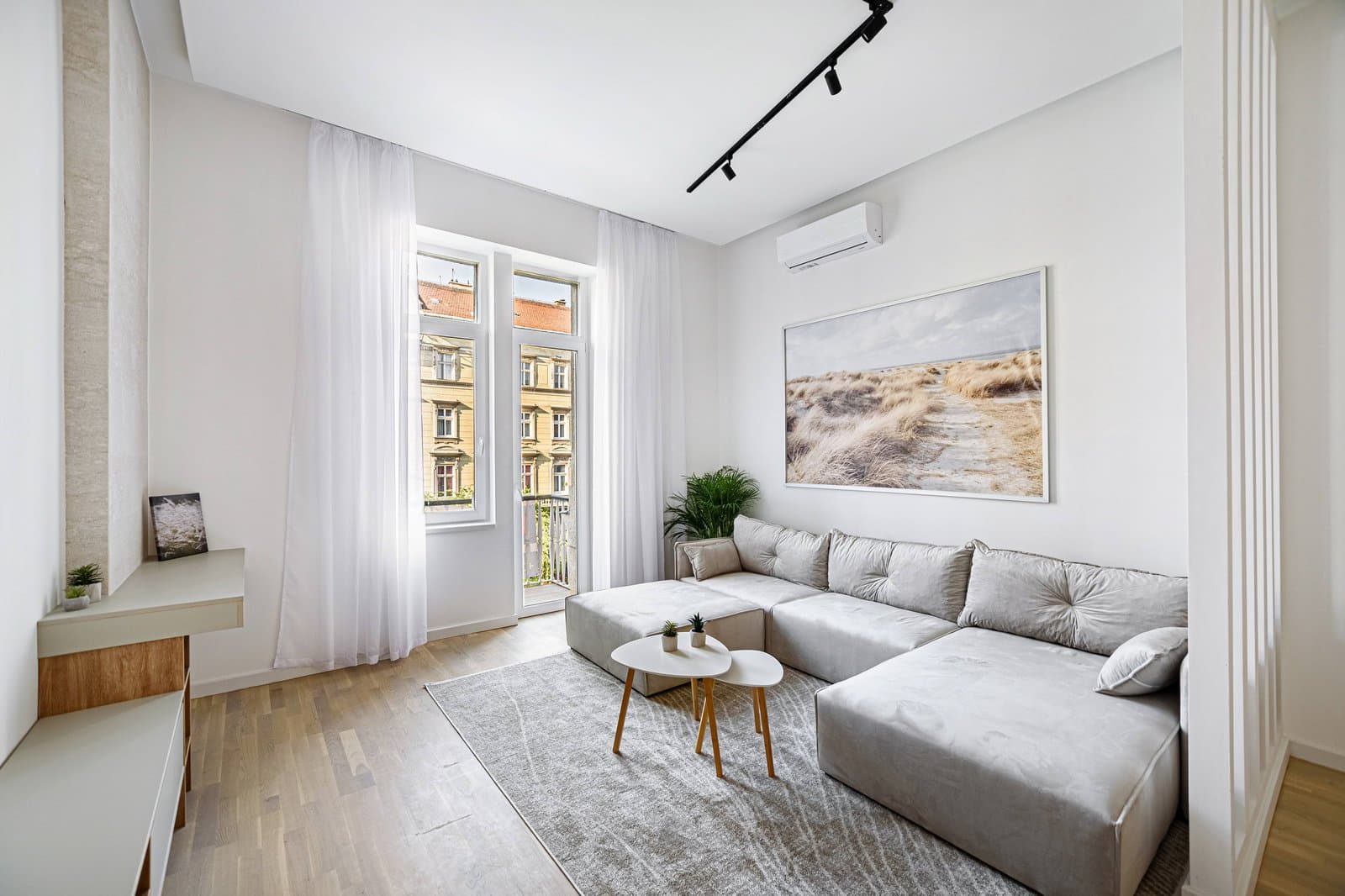 Street view — Apartment for Rent in Budapest – 6th District