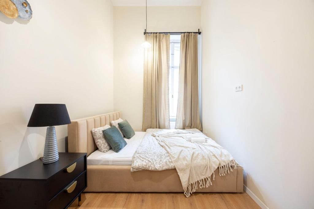 Bathroom — Apartment for Rent in Budapest – 6th District