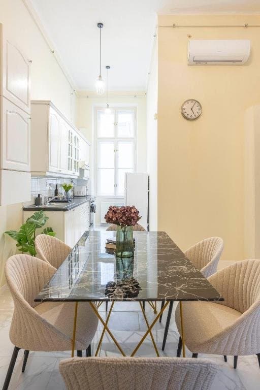 Dining area — Apartment for Rent in Budapest – 6th District