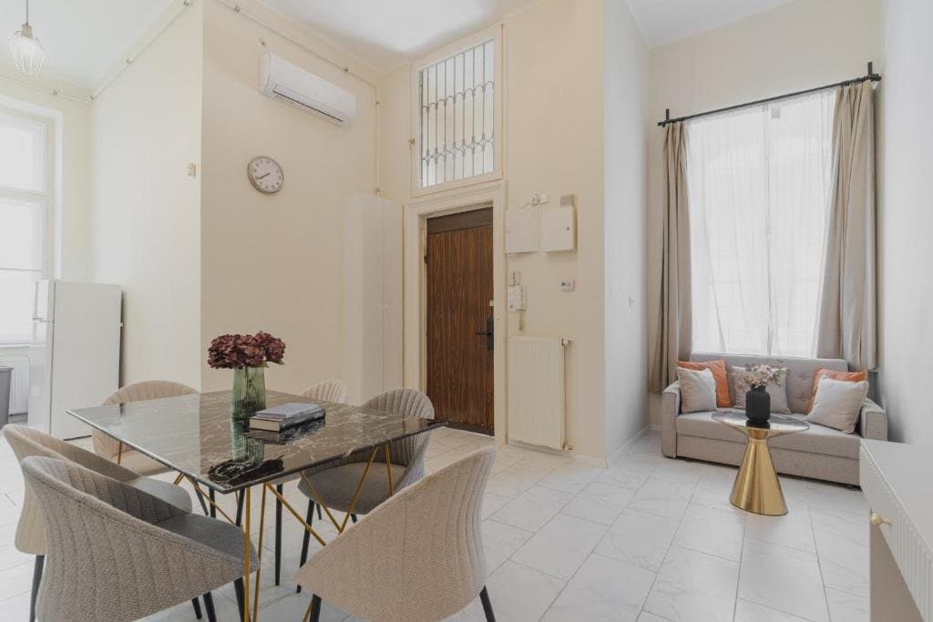 Building exterior — Apartment for Rent in Budapest – 6th District
