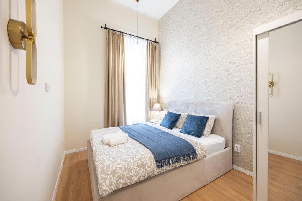 Street view — Apartment for Rent in Budapest – 6th District