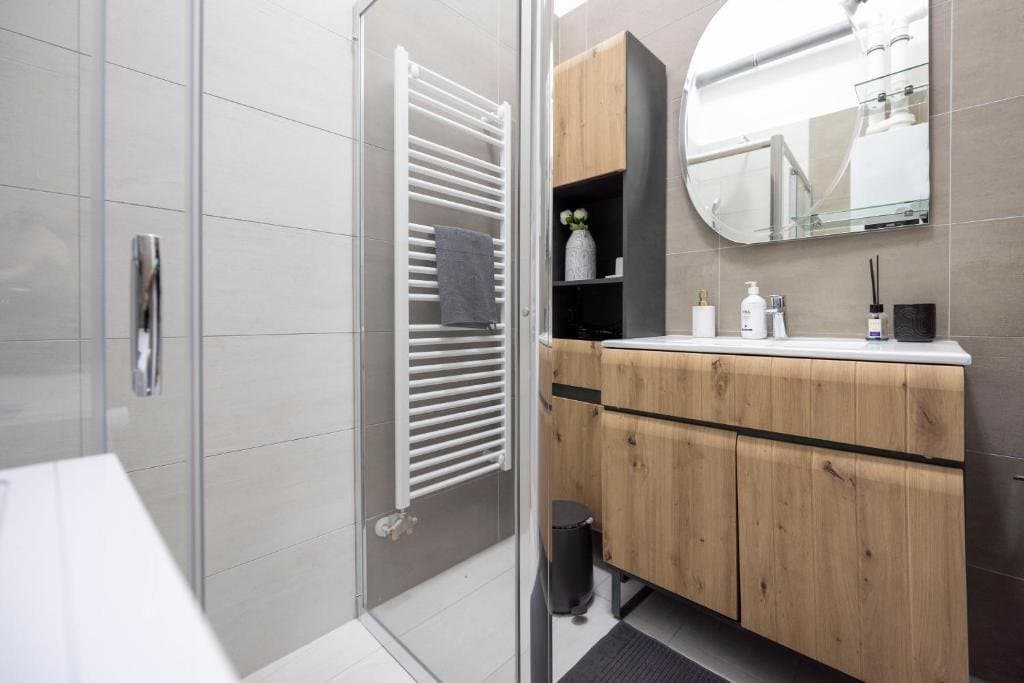 Street view — Apartment for Rent in Budapest – 6th District