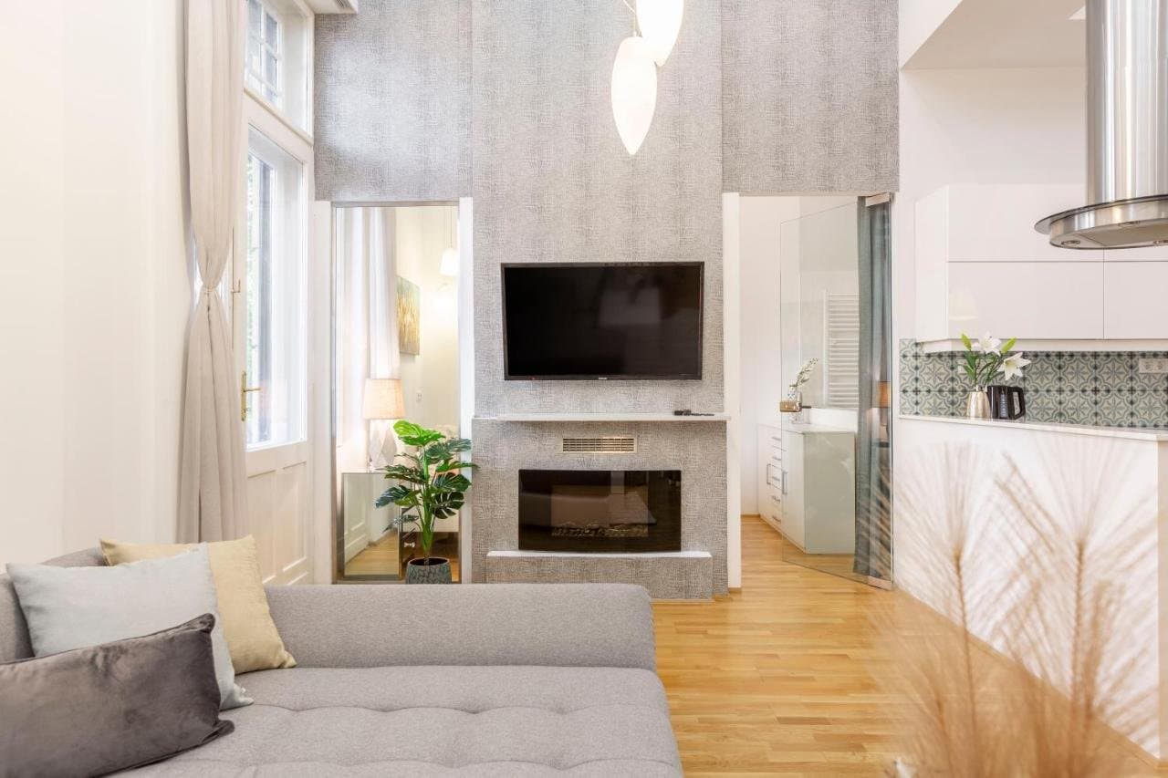 Building exterior — Apartment for Rent in Budapest – 6th District