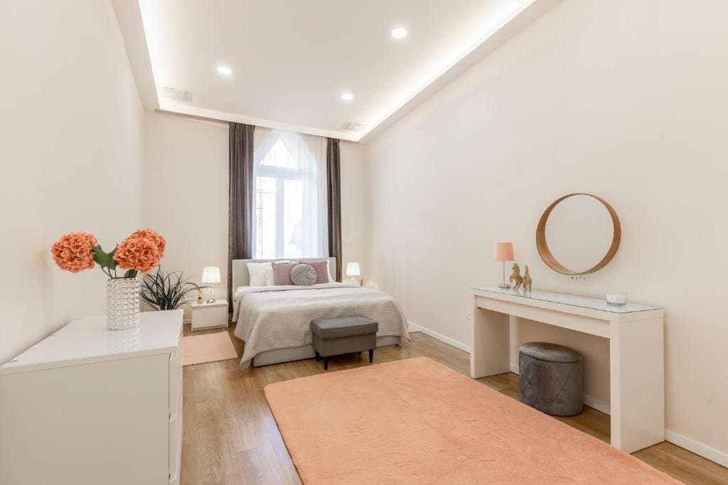 Street view — Apartment for Rent in Budapest – 6th District