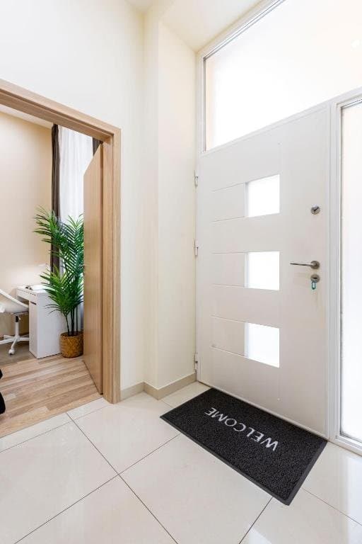Street view — Apartment for Rent in Budapest – 6th District