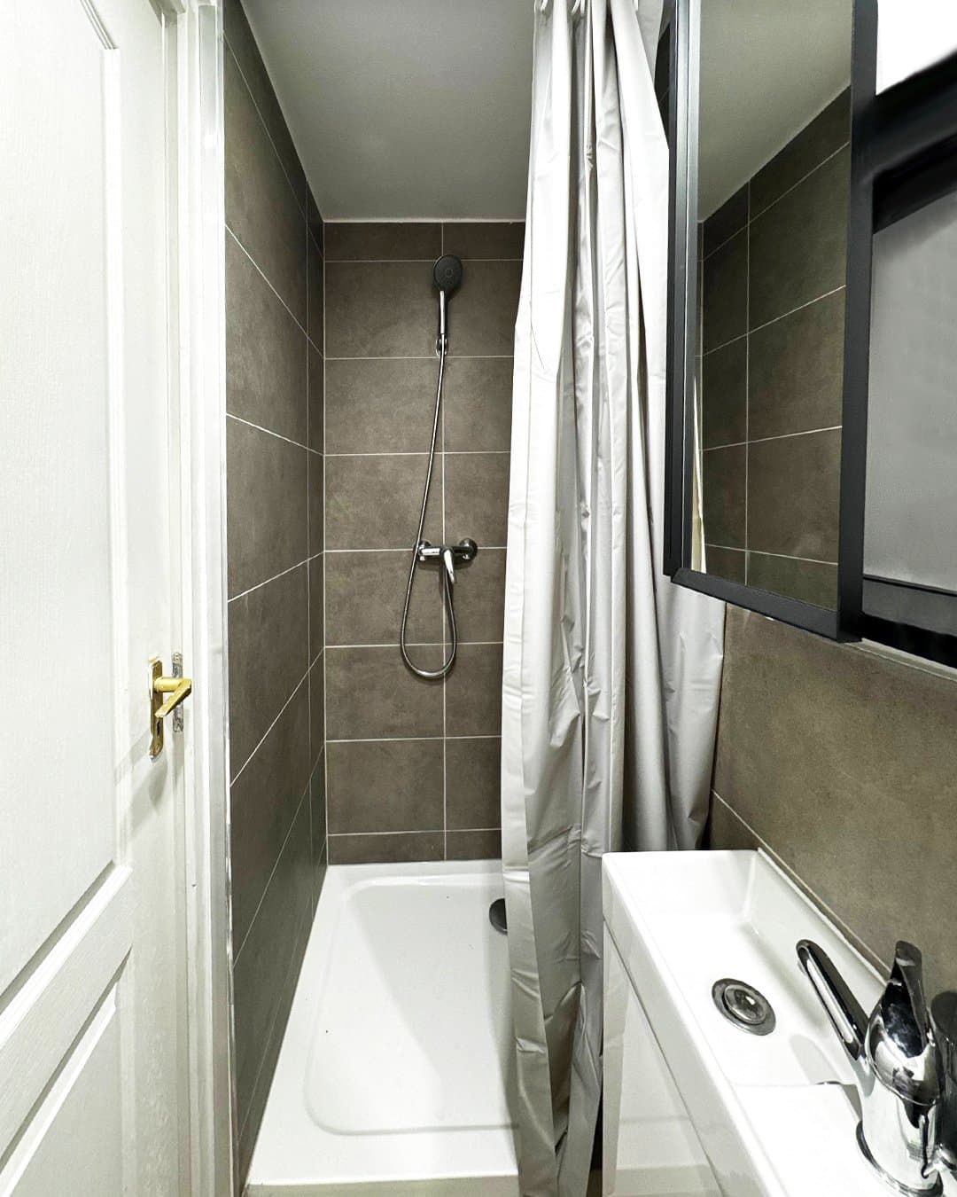 Private room with en-suite bathroom