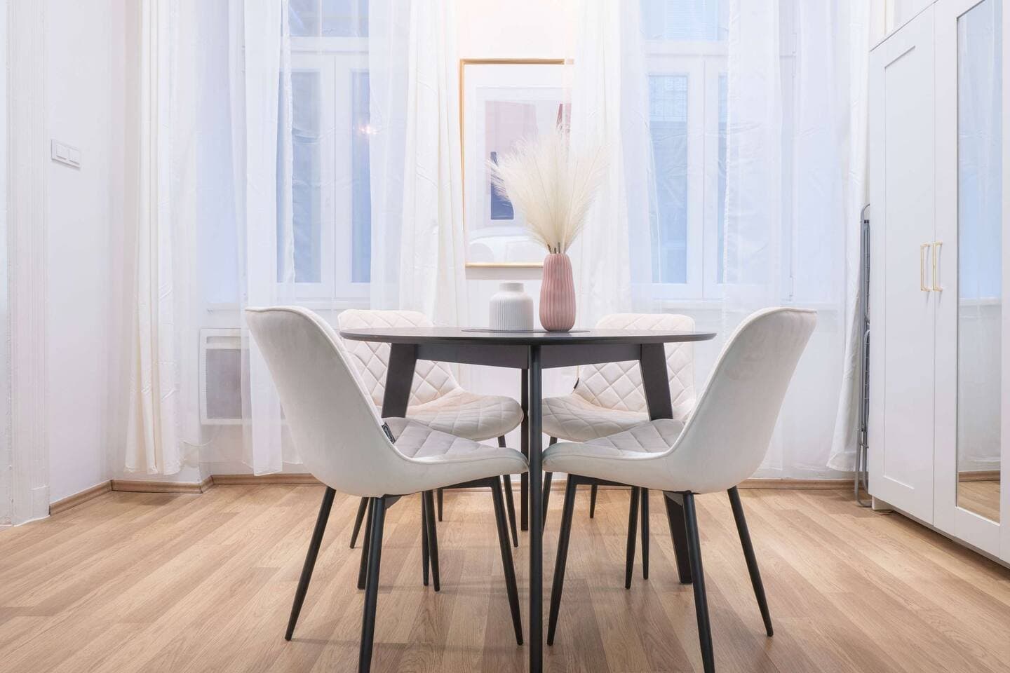 Dining area — Studio for Sale in Budapest – District 6