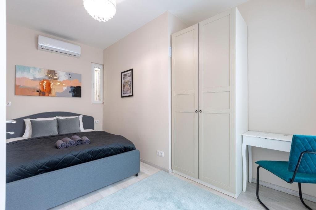 Living room — Luxurious 2-Bedroom Apartment for Rent – Budapest 5th District (Károly körút 13–15)