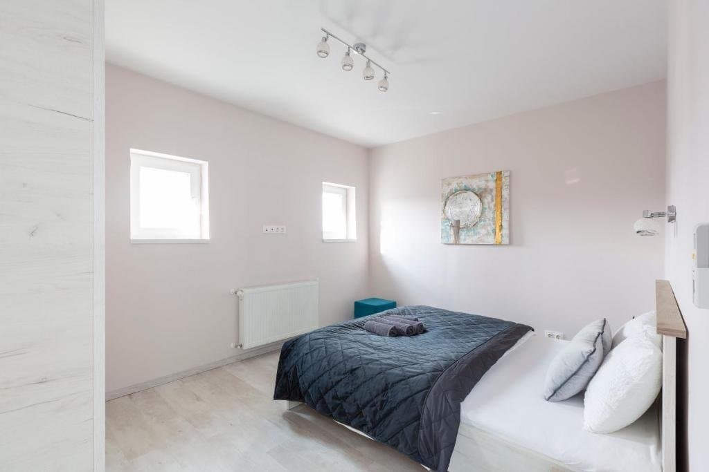 Bedroom — Luxurious 2-Bedroom Apartment for Rent – Budapest 5th District (Károly körút 13–15)