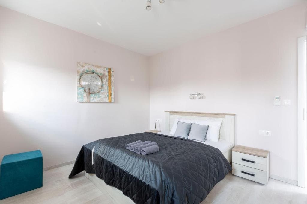 Balcony or window view — Luxurious 2-Bedroom Apartment for Rent – Budapest 5th District (Károly körút 13–15)