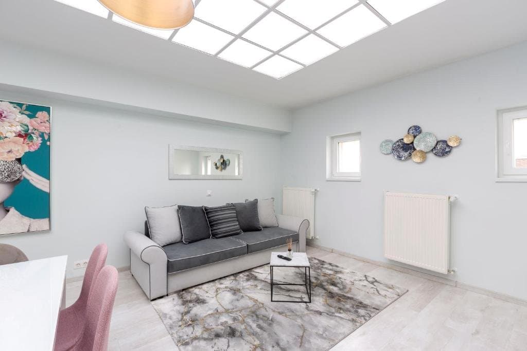 Street view — Luxurious 2-Bedroom Apartment for Rent – Budapest 5th District (Károly körút 13–15)
