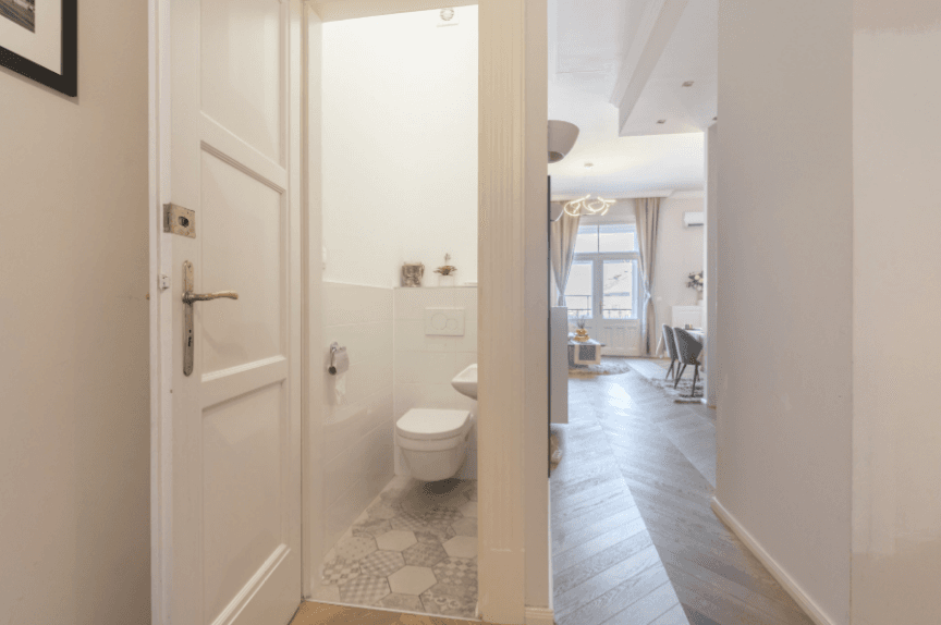 Bathroom — Bright 2-Bedroom Apartment for Rent – Budapest 5th District