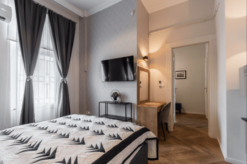 Dining area — Bright 2-Bedroom Apartment for Rent – Budapest 5th District