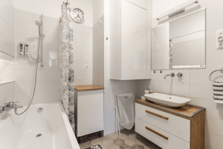 Hallway — Bright 2-Bedroom Apartment for Rent – Budapest 5th District