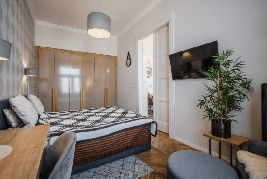 Street view — Bright 2-Bedroom Apartment for Rent – Budapest 5th District