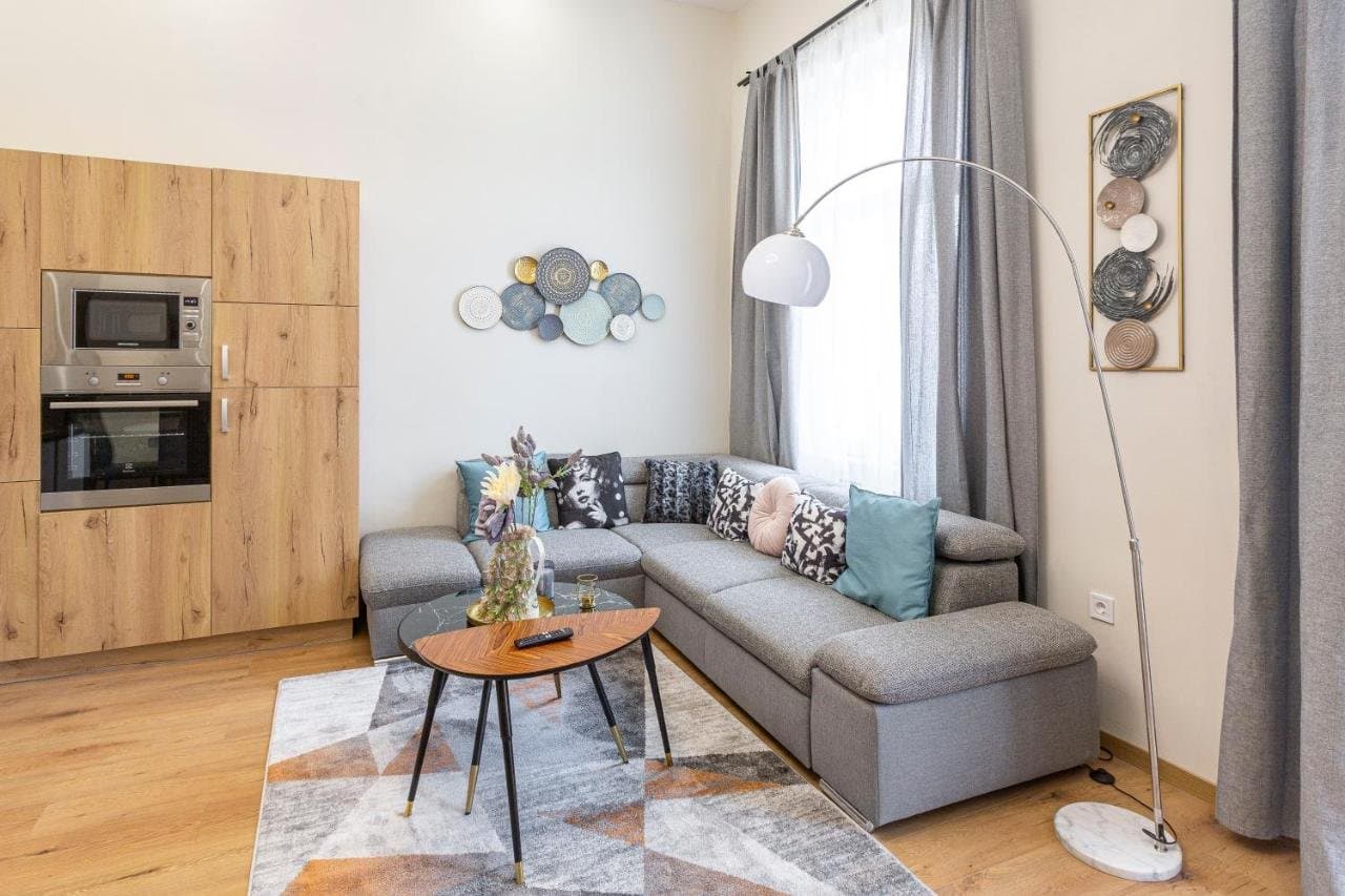 Living room — Central 3-Bedroom Apartment for Rent –District 7, Budapest