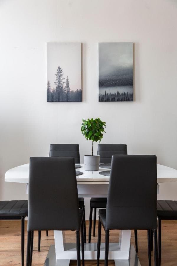 Hallway — Central 3-Bedroom Apartment for Rent –District 7, Budapest
