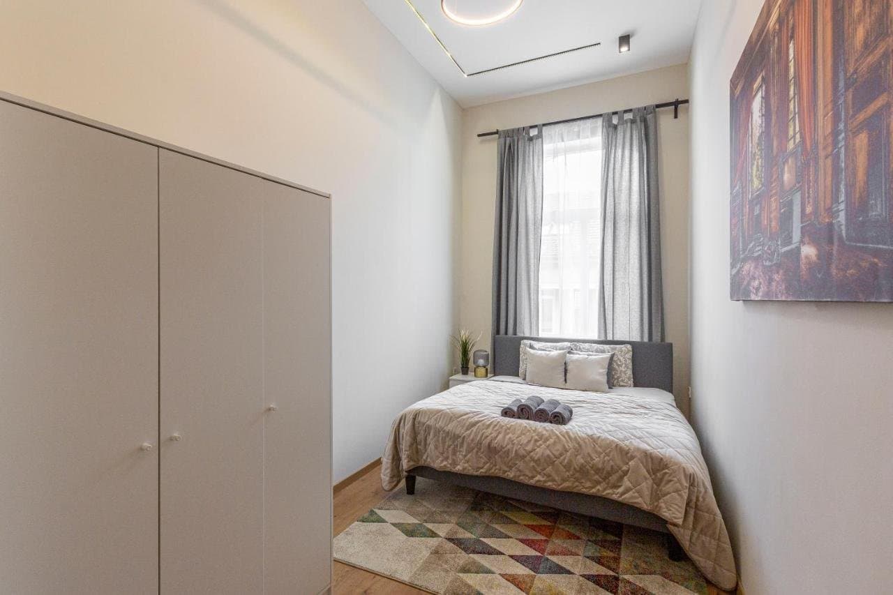 Building exterior — Central 3-Bedroom Apartment for Rent –District 7, Budapest