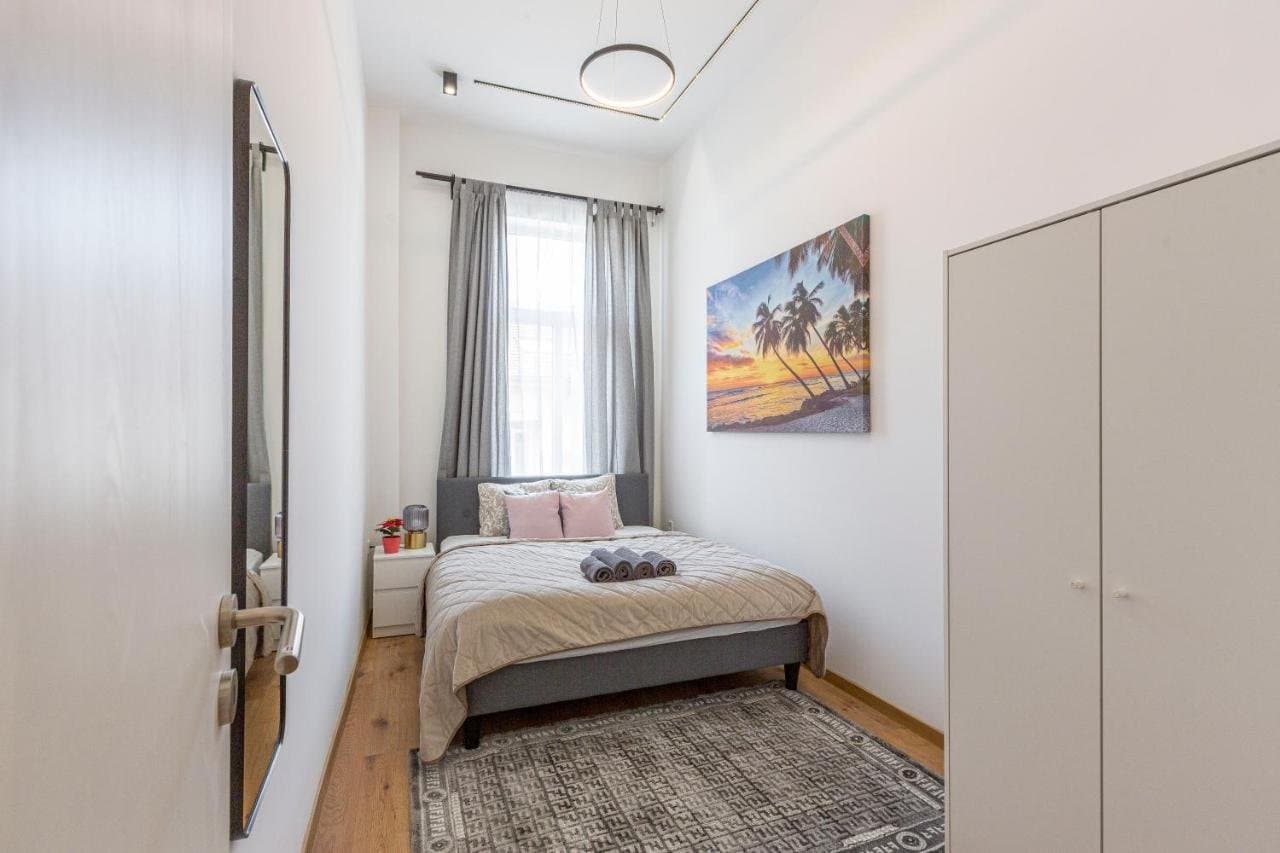Street view — Central 3-Bedroom Apartment for Rent –District 7, Budapest