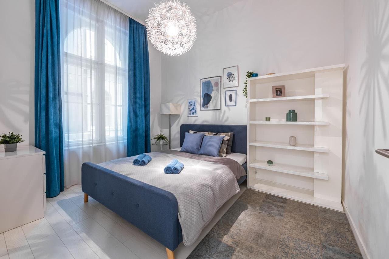 Bathroom — 2-Bedroom Apartment for Rent – Prime Location, Budapest