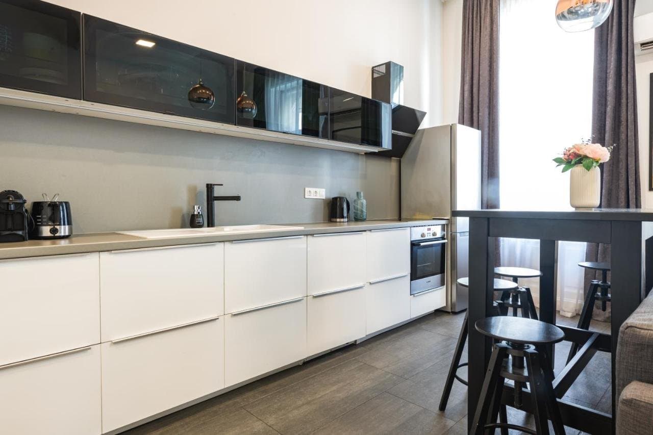 Dining area — 2-Bedroom Apartment for Rent – Prime Location, Budapest