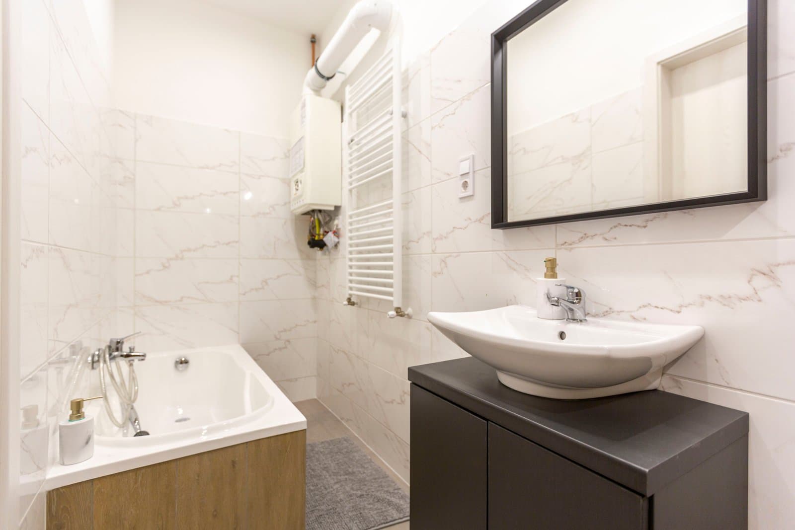 Bathroom — Lux 2-Bedroom Apartment for Rent Budapest – Right Next to Veterinary University