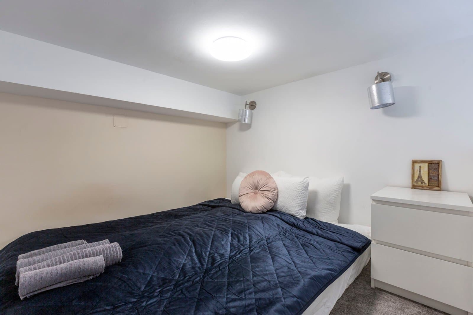 Hallway — Small Studio Gallery Apartment for Rent – Budapest 7th District