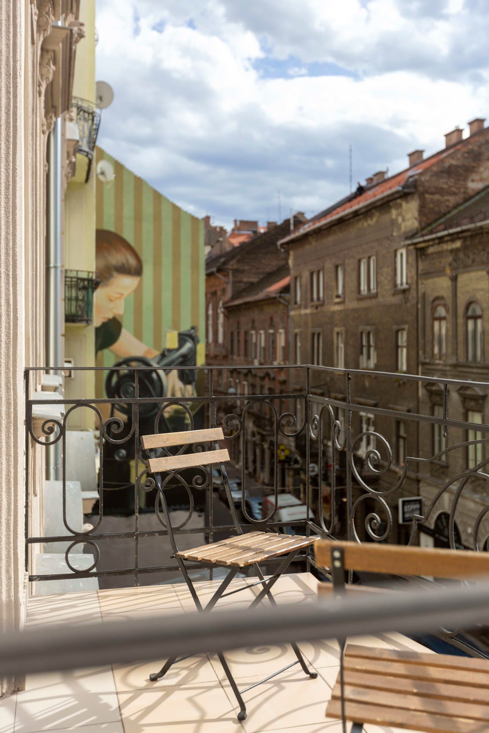 Dining area — Studio Gallery Apartment for Rent – Budapest 7th District