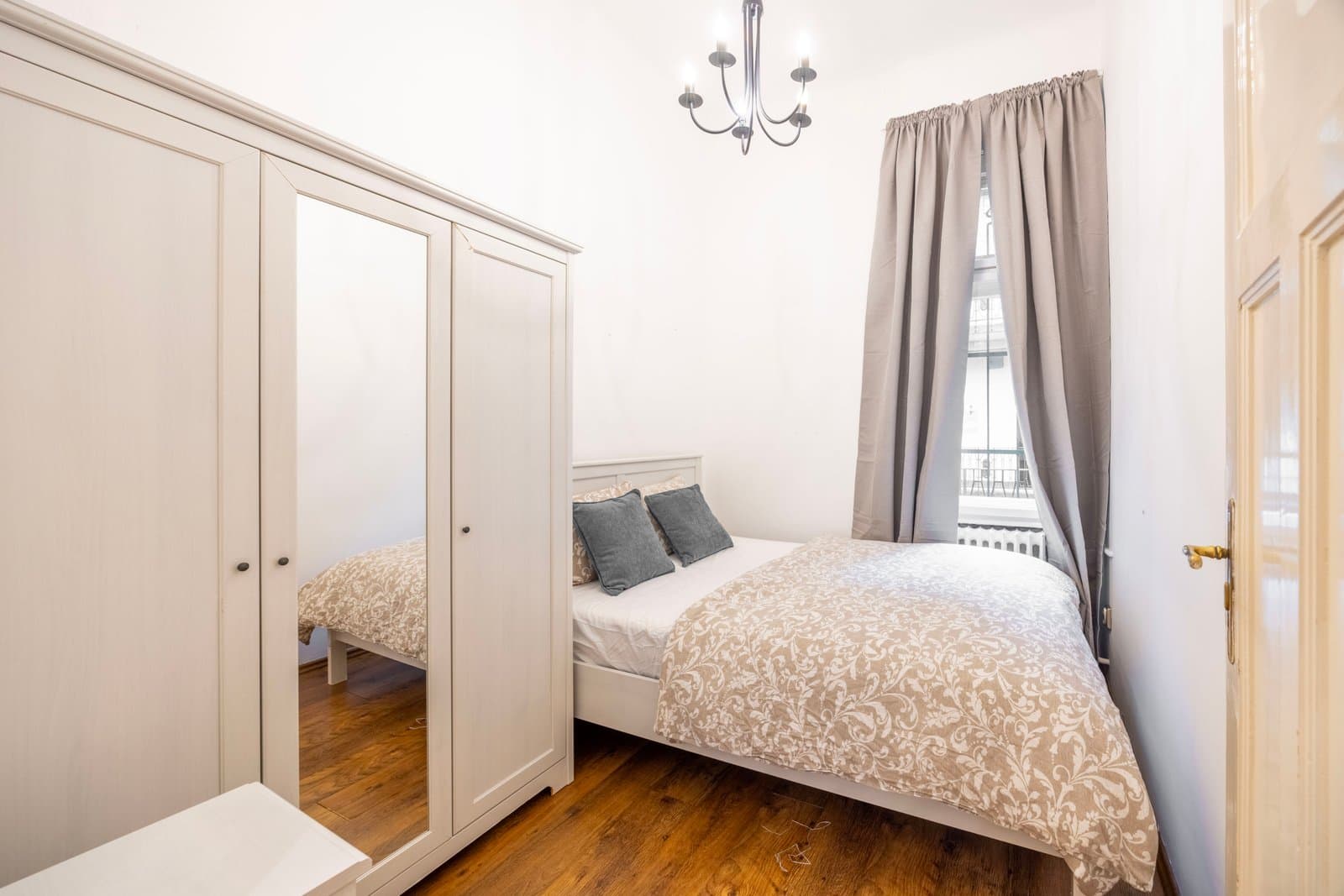 Balcony or window view — Apartment for Rent in Budapest – Akácfa utca, District 7
