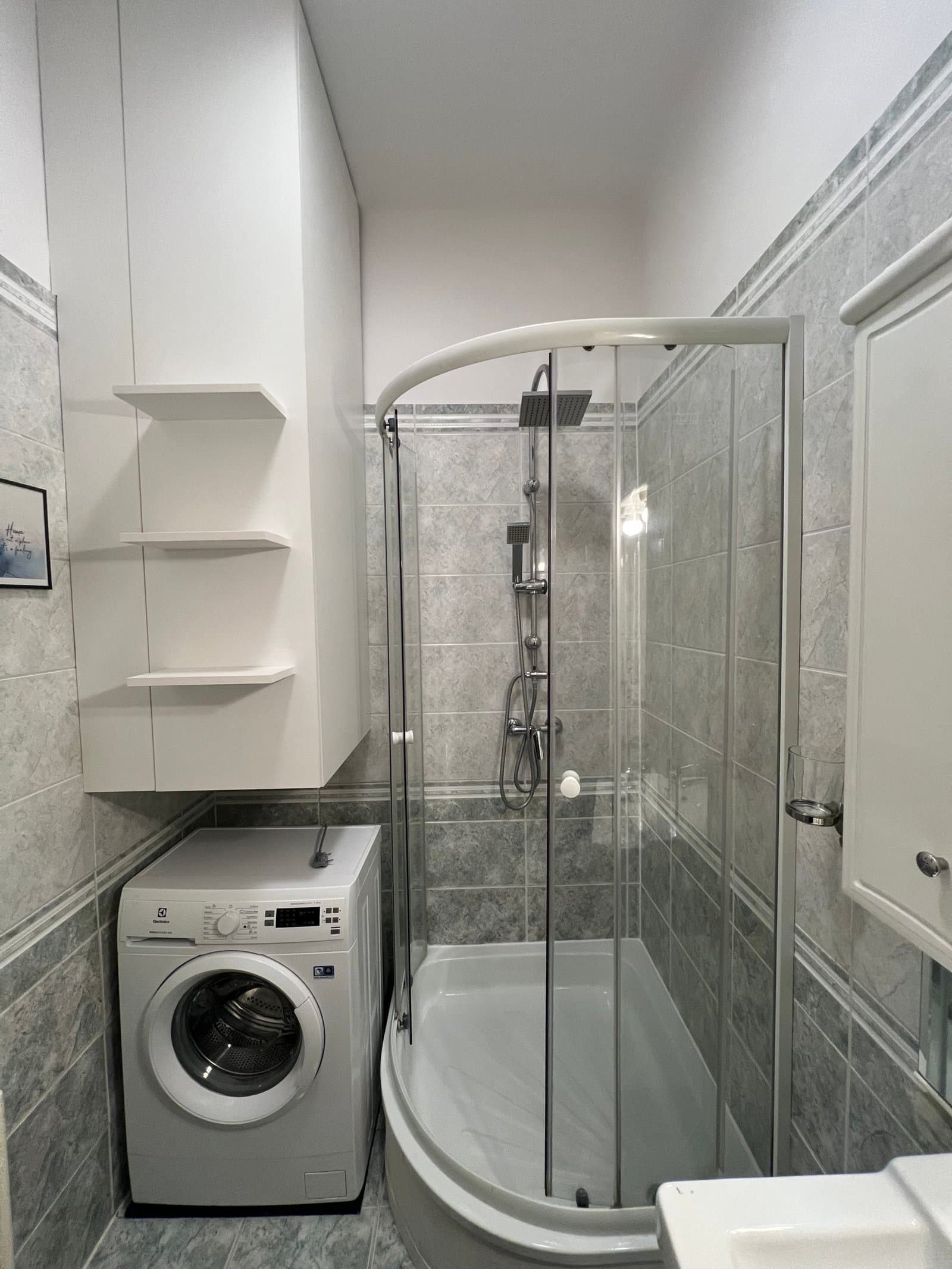 Bathroom — Studio Apartment on Budapest 5th district Váci Utca – City Center Rent