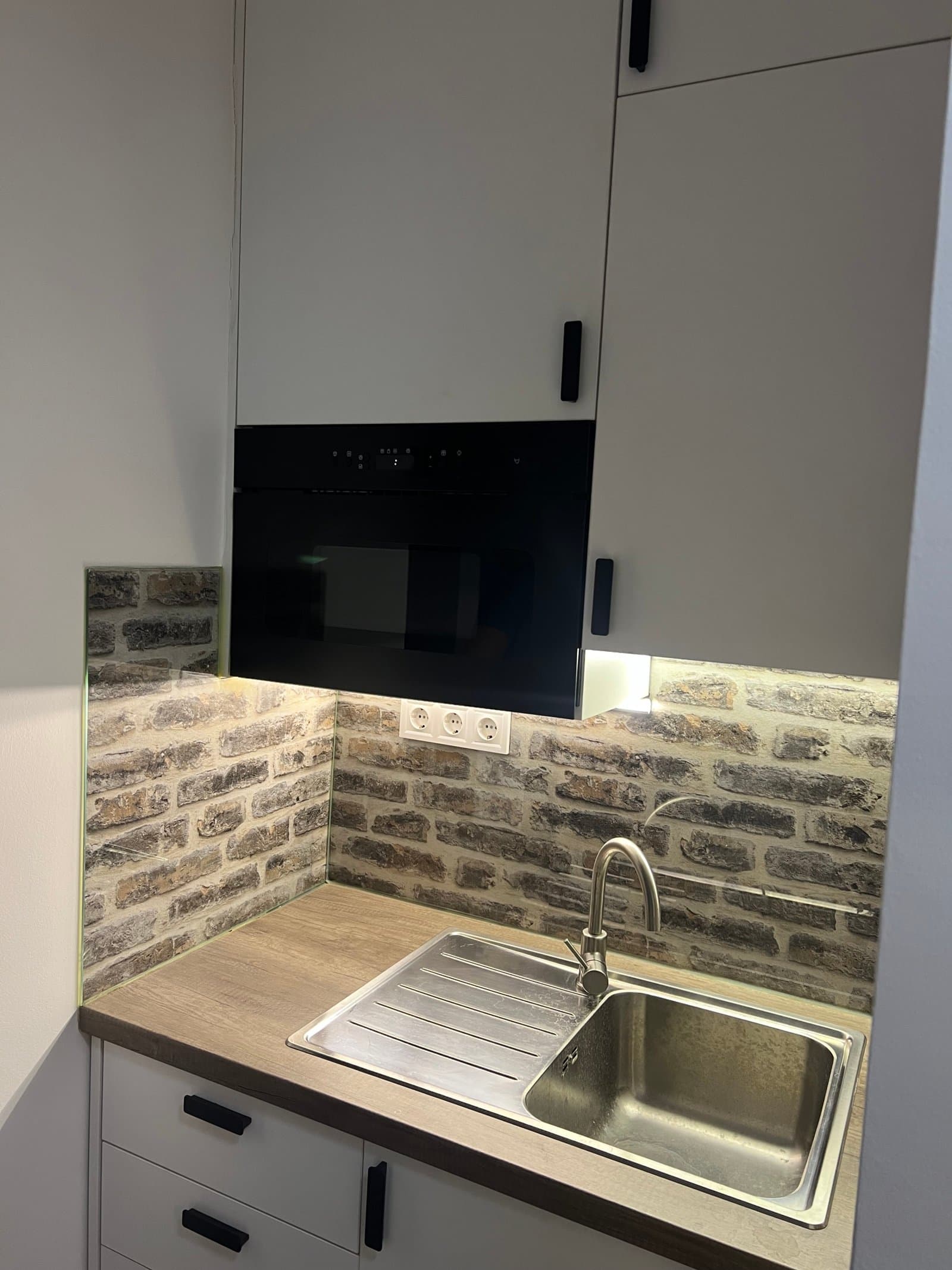 Dining area — Studio Apartment on Budapest 5th district Váci Utca – City Center Rent