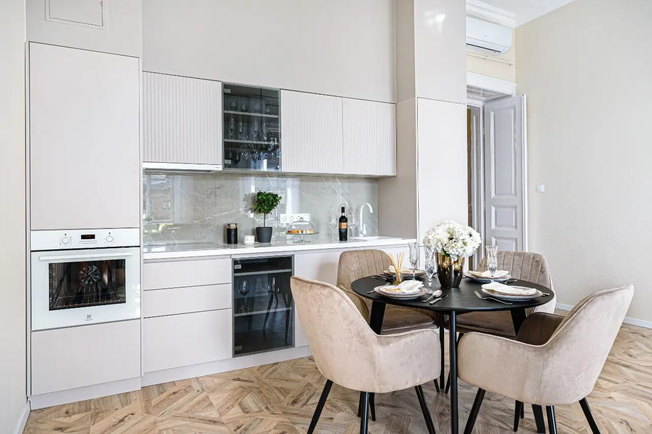 Dining area — Luxury 2-Bedroom Apartment for Rent in Budapest 9th District – Pet Friendly with Liberty Statue View
