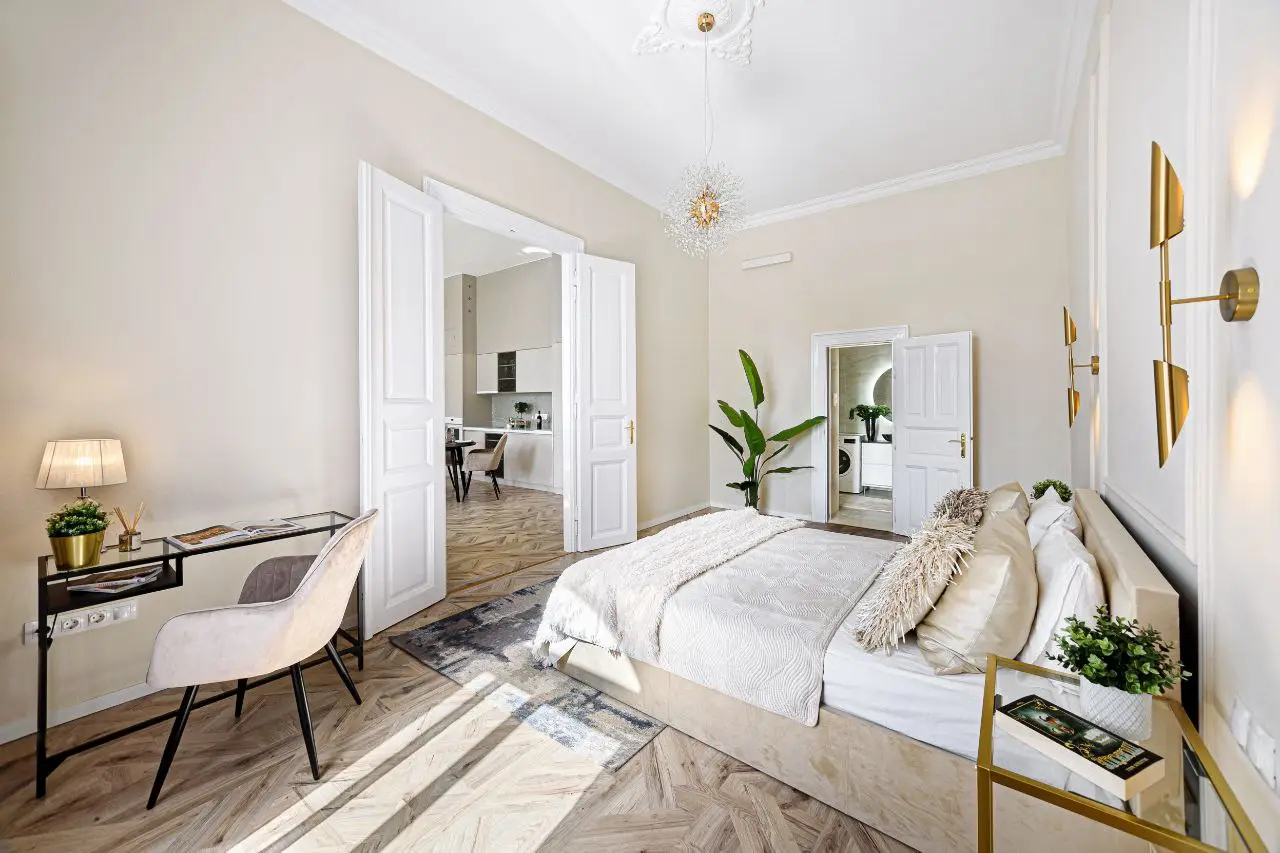 Street view — Luxury 2-Bedroom Apartment for Rent in Budapest 9th District – Pet Friendly with Liberty Statue View