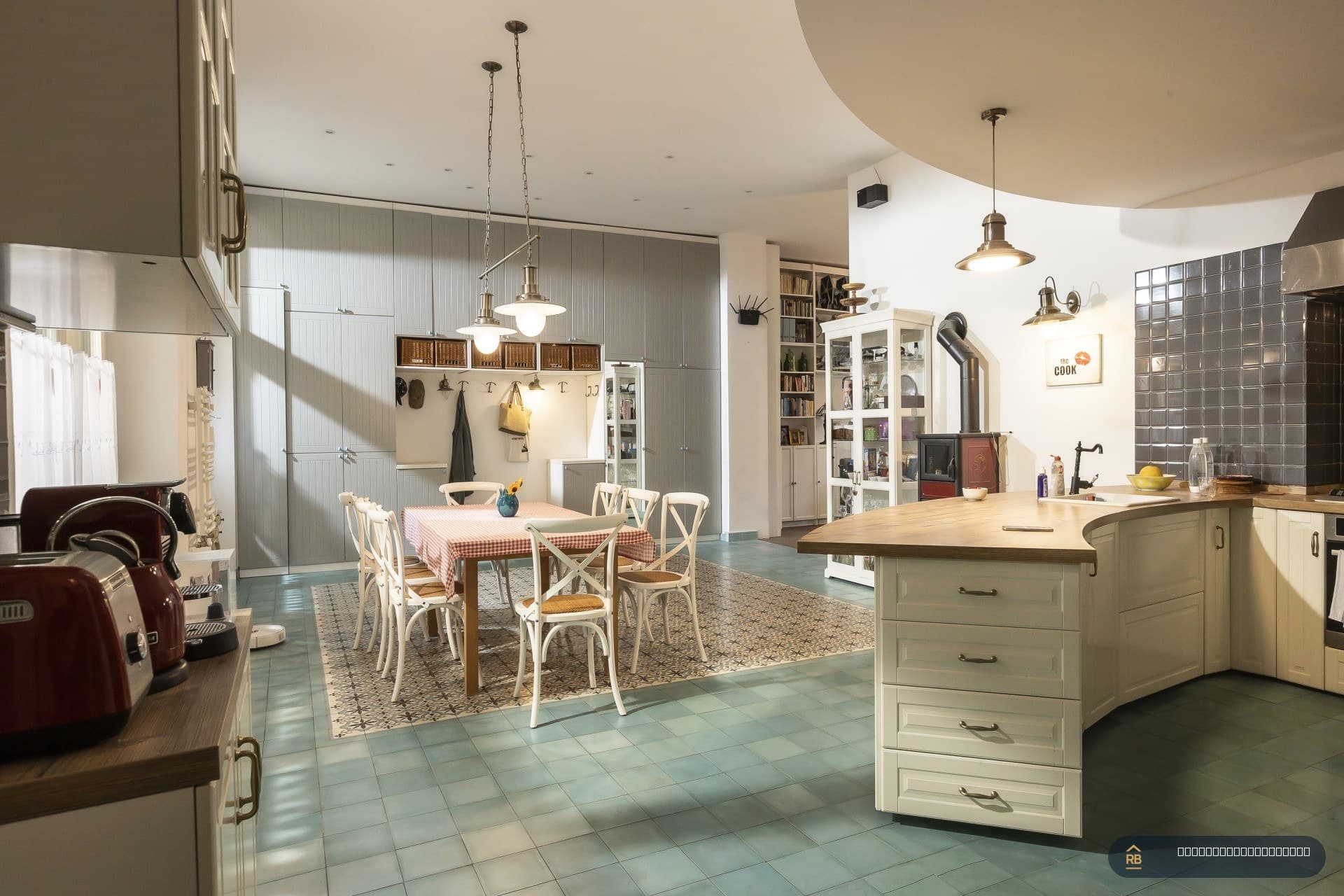 3-Bedroom Király Street Apartment for Sale – Budapest VII